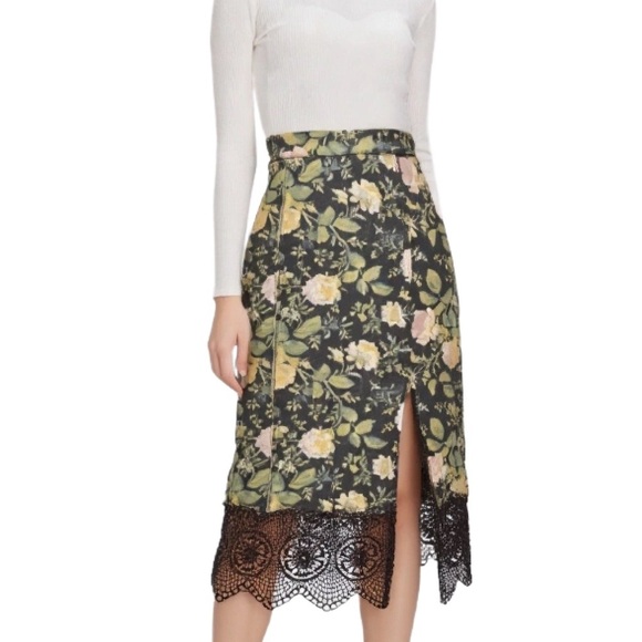 Free People Dresses & Skirts - Free People Boho Floral Pencil Skirt & Black Lace Trim Hem Size S